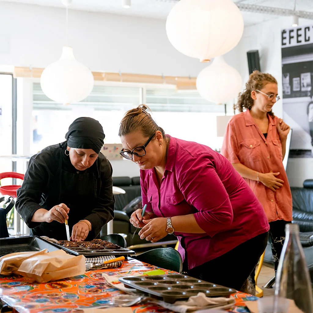 Michelin-starred gourmet plating at Marseille restaurant solidaire showcasing fine dining prepared by award-winning chefs for €1 community meals