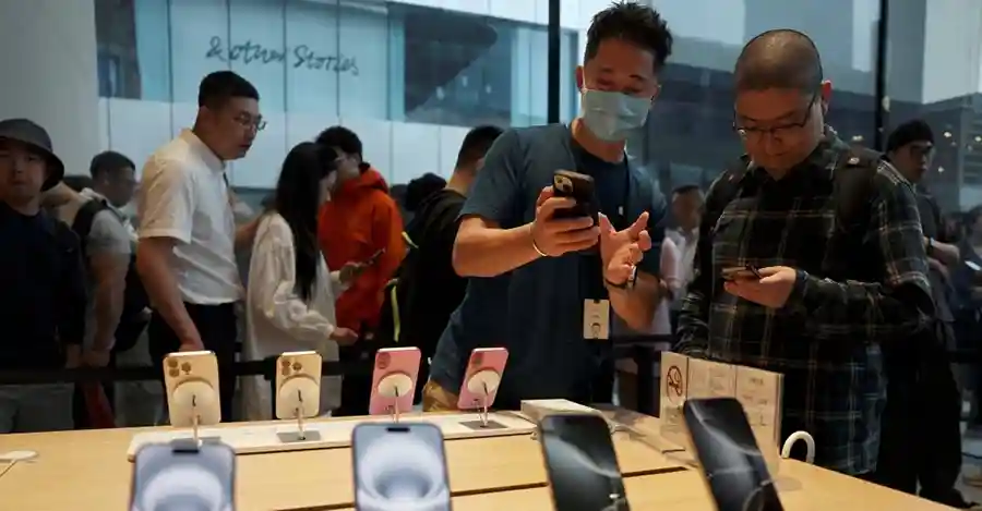 Apple Achieves Growth in China: iPhone Shipments Rise 0.6% to 10.8 Million Units in Q3 2025 Despite Market Slowdown