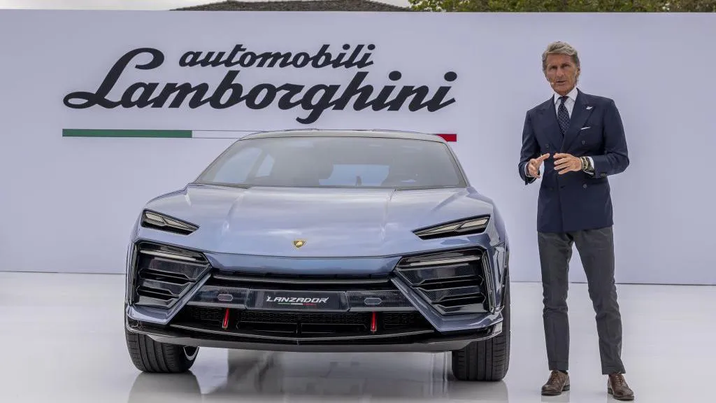 Lamborghini Revuelto Temerario plug-in hybrid supercar engine performance